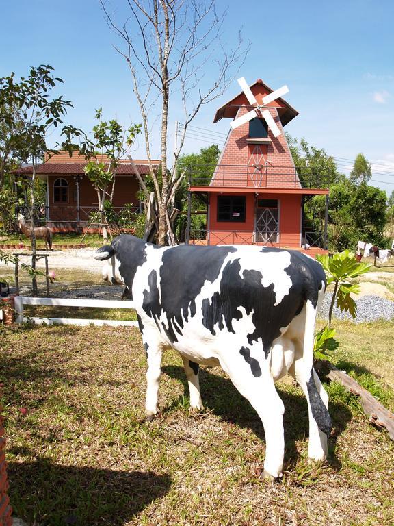 Cowboy Farm Resort Pattaya Ban Huai Yai Extérieur photo