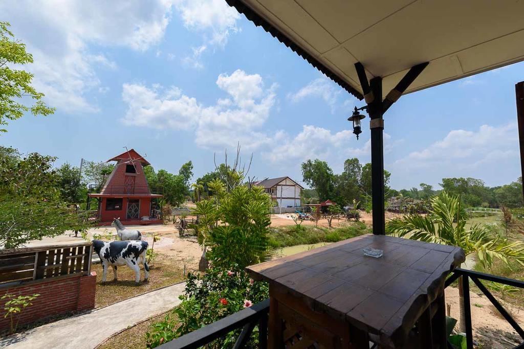 Cowboy Farm Resort Pattaya Ban Huai Yai Extérieur photo