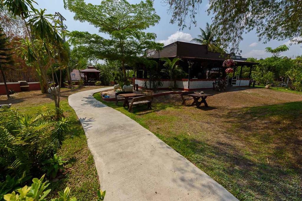Cowboy Farm Resort Pattaya Ban Huai Yai Extérieur photo